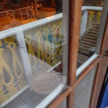 Charming Yellow Houses Loft-Style Apartment Bocas del Toro Exterior photo